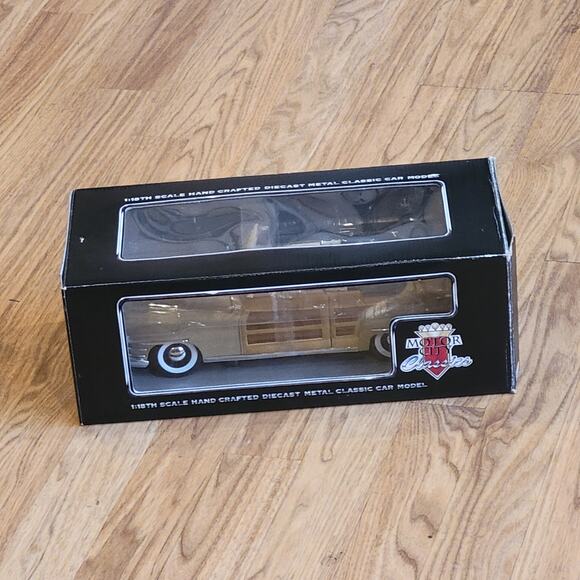 Vintage 1998 Motor City Classics 1948 Chrysler Town Country Diecast Model 1:18 - Picture 1 of 16